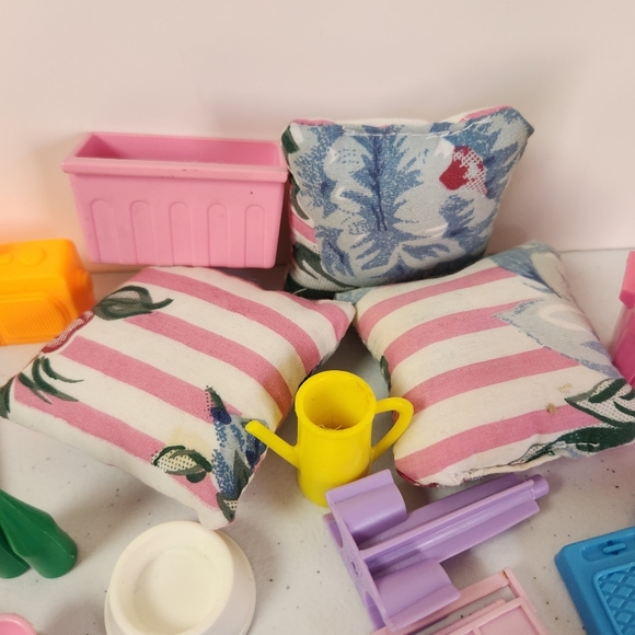 Vintage 1990s Barbie Doll House Accessories Lot Pillows Boombox Phone Dishes 90s - Picture 2 of 11
